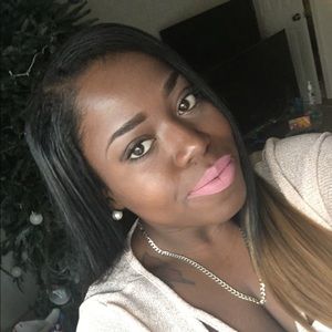 Meet your Posher, Tia